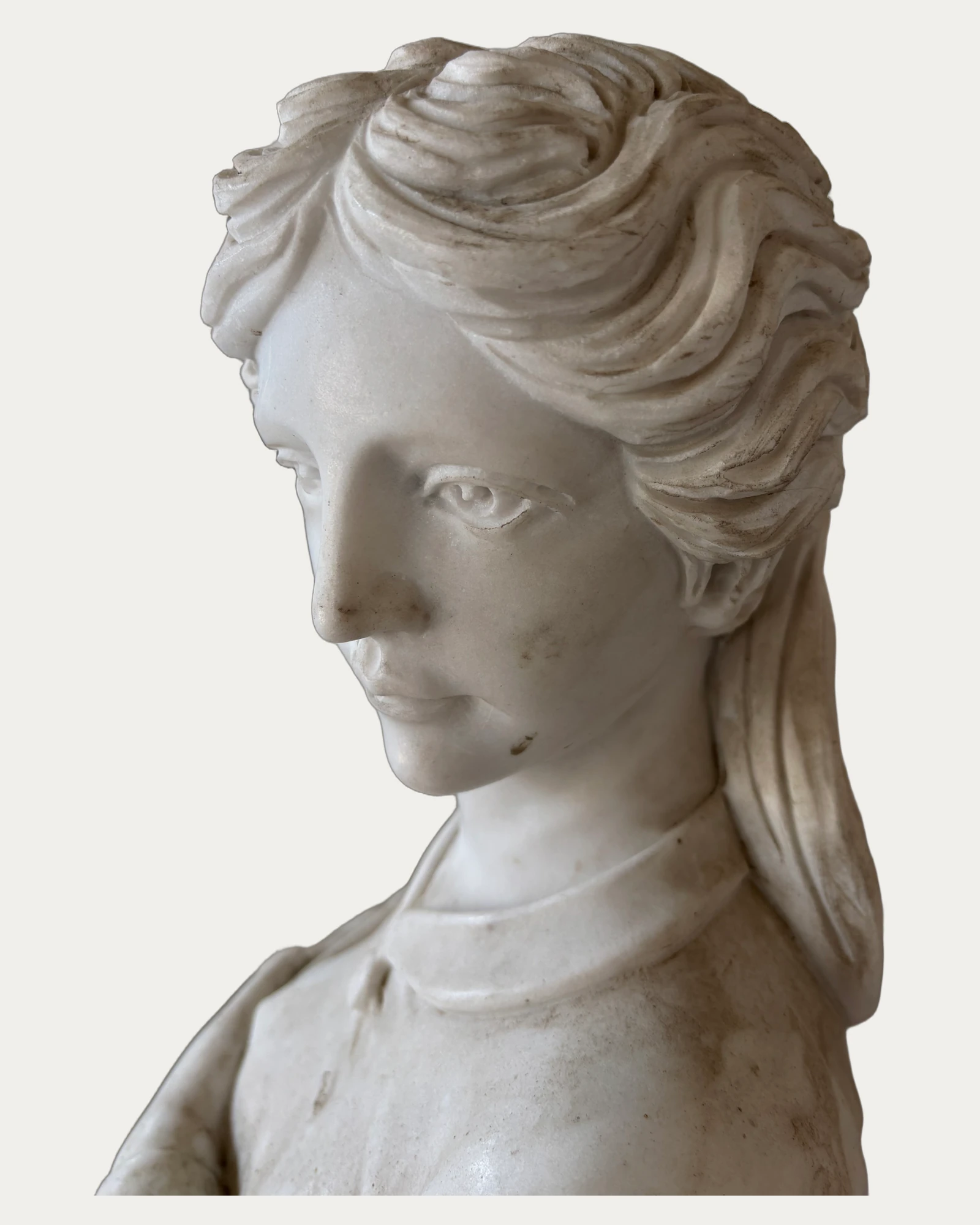 Draped Woman with Small Vessel Statue, carving and surface detail 1